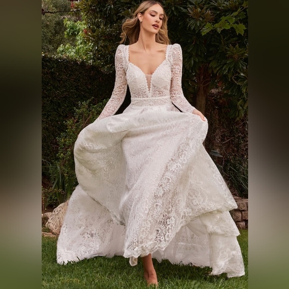 Off white wedding dress, lace a line bridal gown with removable jacket - Picture 3 of 7